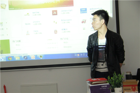 9月30日，思诚卓越实训事业部组织江西农业大学、江西科技学院“Java软件开发”联合订单班全体学员，针对第二阶段实训项目“E-learning在线实训云平台”举行项目评审。